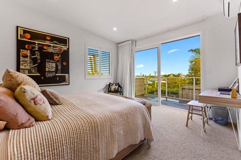 Photo of property in 37a Parr Terrace, Castor Bay, Auckland, 0620