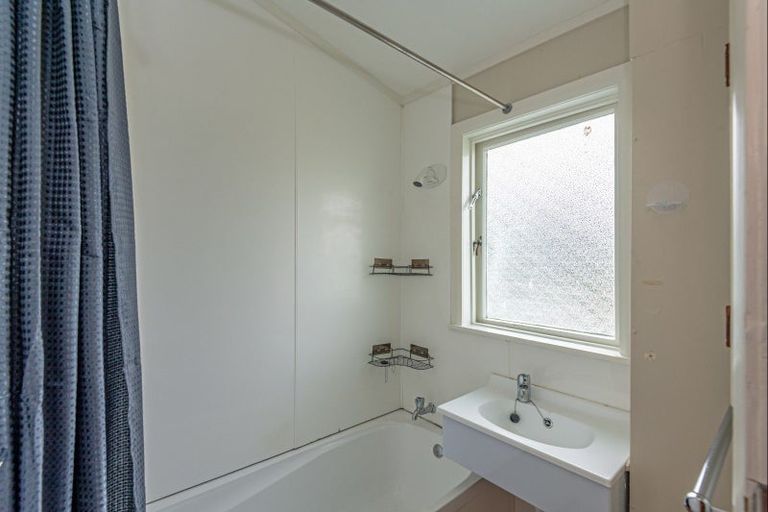 Photo of property in 8 Renfrew Place, Highbury, Palmerston North, 4412