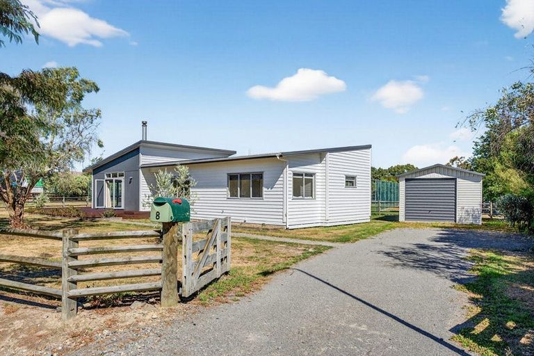 Photo of property in 8 Redwood Lane, Martinborough, 5711