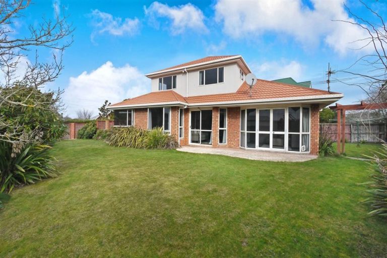 Photo of property in 10 Elmtree Close, Parklands, Christchurch, 8083