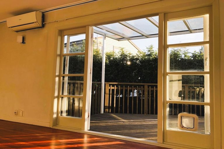 Photo of property in 1/190 East Coast Road, Forrest Hill, Auckland, 0620