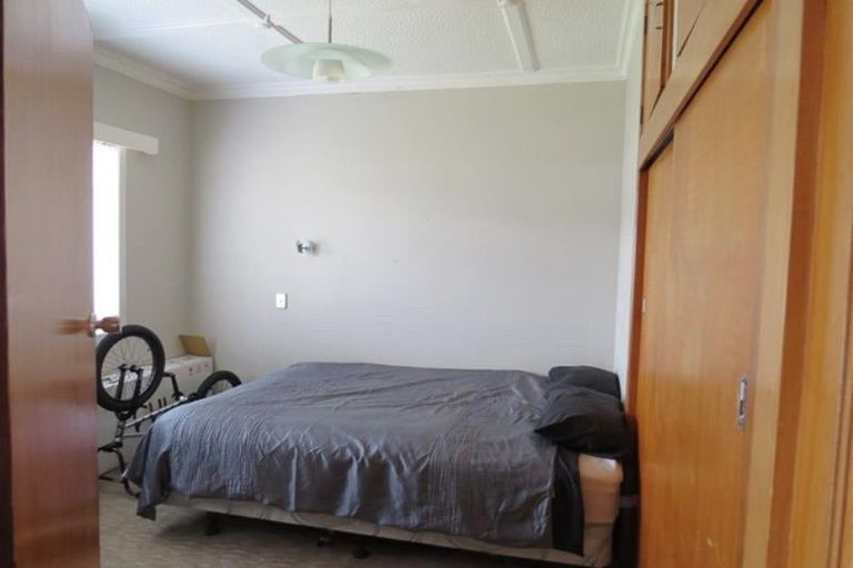 Photo of property in 43 Waiwaka Terrace, Strandon, New Plymouth, 4312