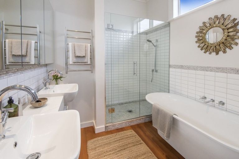 Photo of property in 126 Calliope Road, Stanley Point, Auckland, 0624