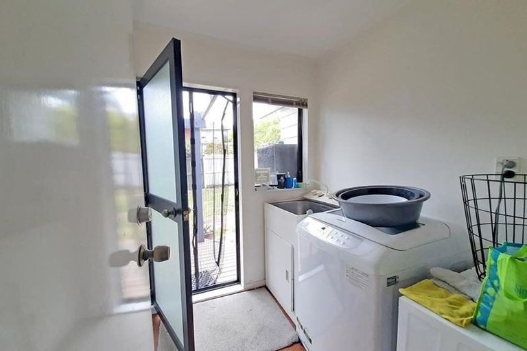 Photo of property in 16 Mallard Place, Unsworth Heights, Auckland, 0632