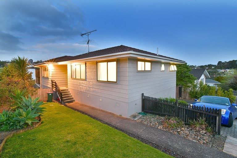 Photo of property in 114 Weatherly Road, Torbay, Auckland, 0630