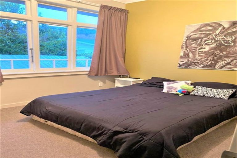 Photo of property in 2/125 Upper Fitzherbert Road, Wainuiomata, Lower Hutt, 5373