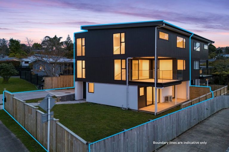 Photo of property in 64a Sungrove Rise, Sunnyvale, Auckland, 0612