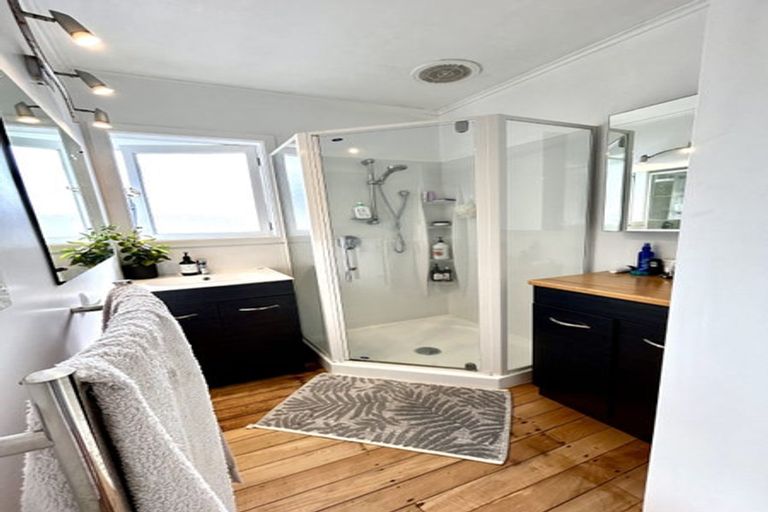 Photo of property in 3 Alma Street, Te Atatu South, Auckland, 0610