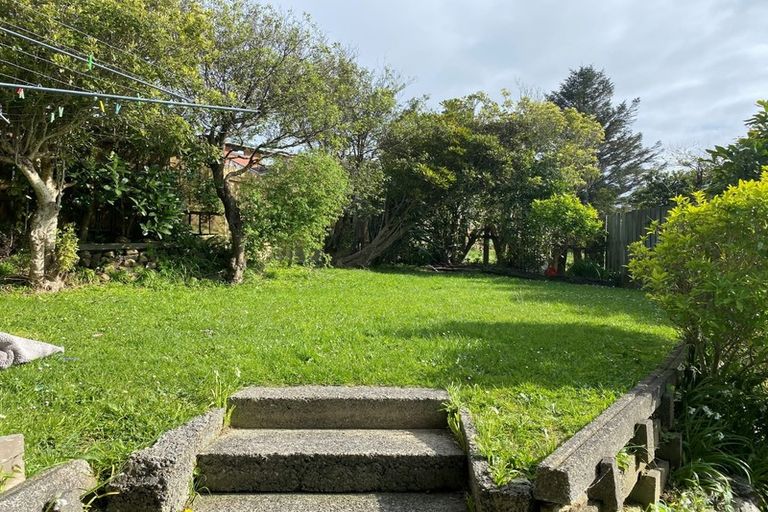 Photo of property in 60 Ruskin Road, Newlands, Wellington, 6037