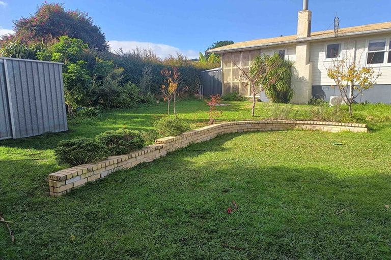 Photo of property in 38 Kelkirk Street, Kelston, Auckland, 0602