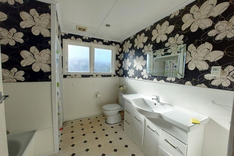 Photo of property in 3 Croydon Road, New Lynn, Auckland, 0600