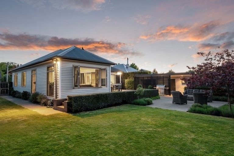 Photo of property in 40 Pitcairn Crescent, Bryndwr, Christchurch, 8053