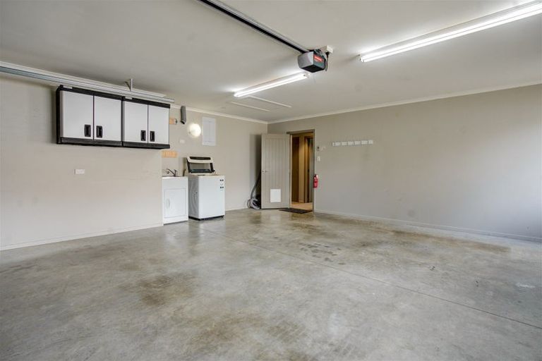 Photo of property in 19 Burns Street, Milton, 9220