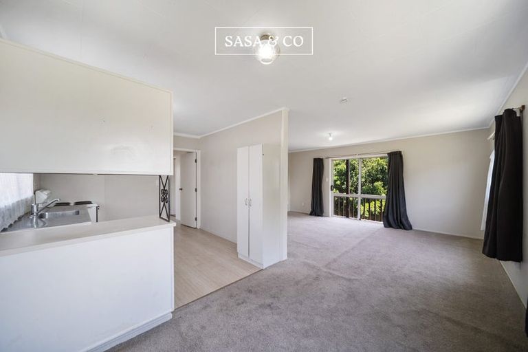 Photo of property in 2/6 Bundena Place, Clendon Park, Auckland, 2103
