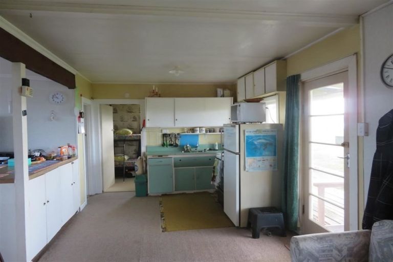 Photo of property in 493 Waikawa-curio Bay Road, Curio Bay, Tokanui, 9884