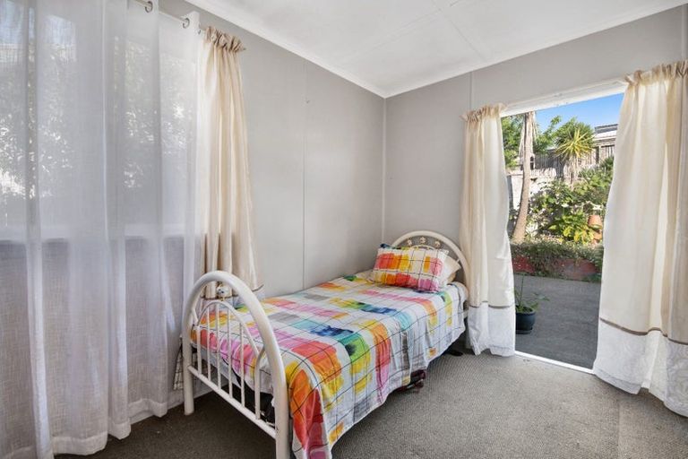 Photo of property in 15 Beach Road, Manly, Whangaparaoa, 0930