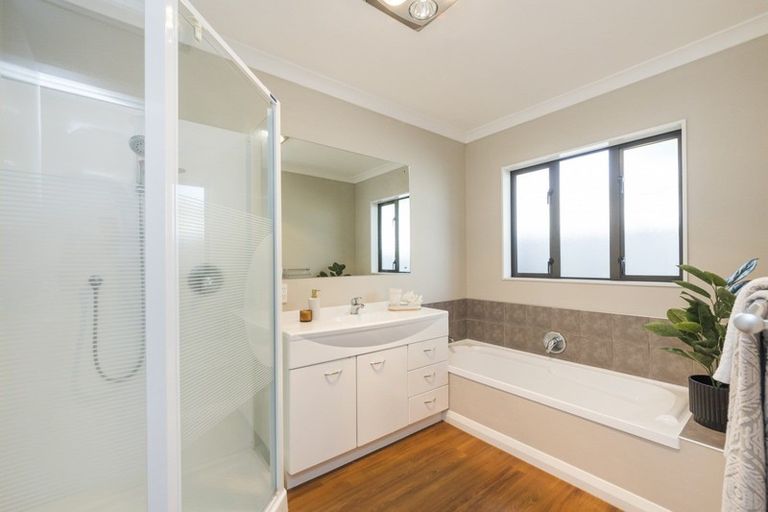 Photo of property in 128 Hillcrest Drive, Kelvin Grove, Palmerston North, 4414