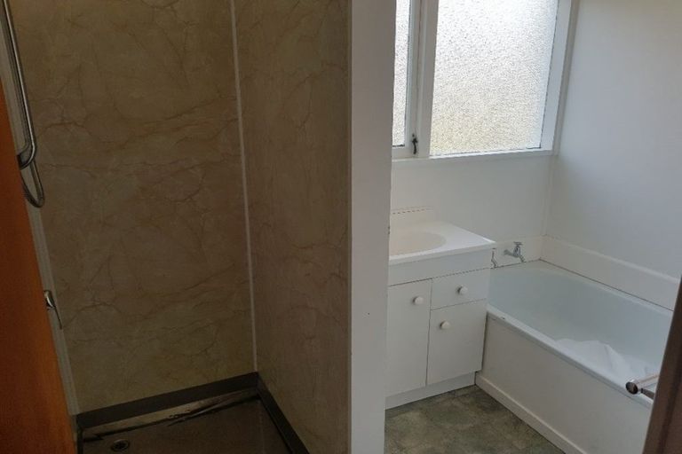 Photo of property in 42 Durham Street, Te Atatu Peninsula, Auckland, 0610