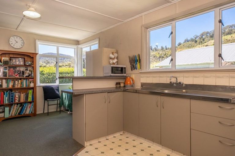 Photo of property in 6 Main Rd Ngakawau, Ngakawau, 7824