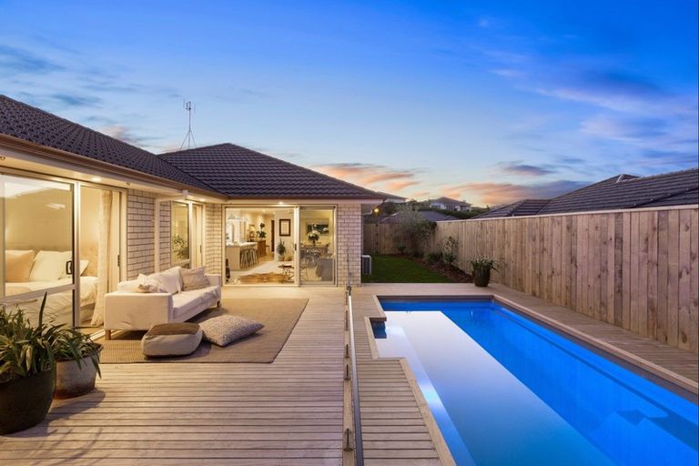 Photo of property in 43 Beachwood Drive, Hatfields Beach, Orewa, 0931