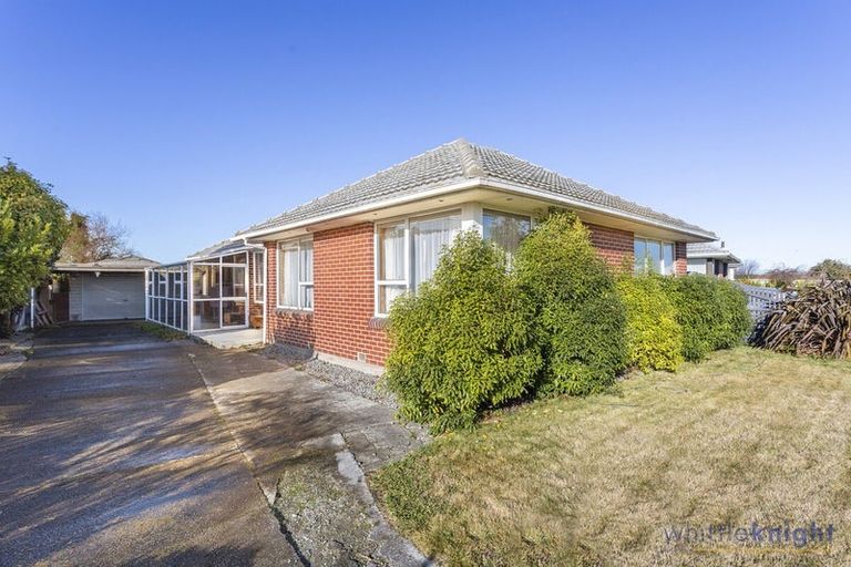 Photo of property in 19 Dunstan Crescent, Hornby, Christchurch, 8042