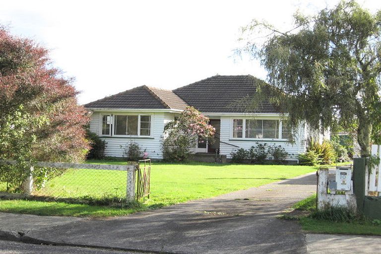 Photo of property in 10 Hariata Street, Otaki, 5512