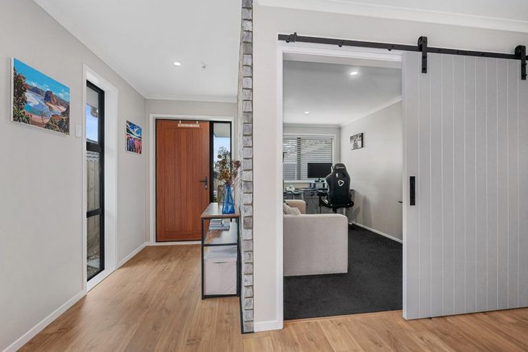 Photo of property in 19 Kawariki Road, Helensville, 0800