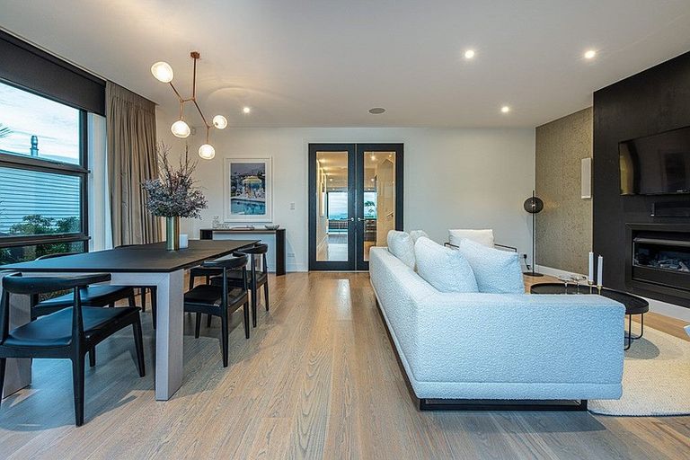 Photo of property in 25 Seaview Road, Castor Bay, Auckland, 0620