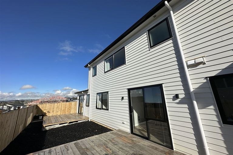 Photo of property in 3 Lumber Rise, Swanson, Auckland, 0614