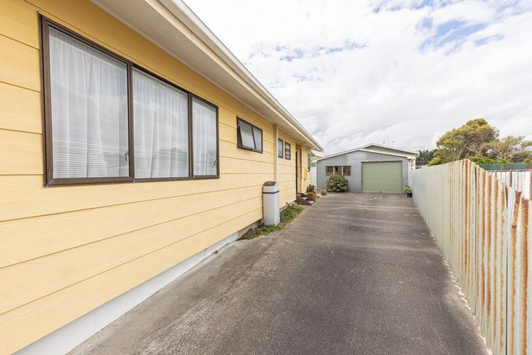 Photo of property in 8 Karyn Street, Castlecliff, Whanganui, 4501