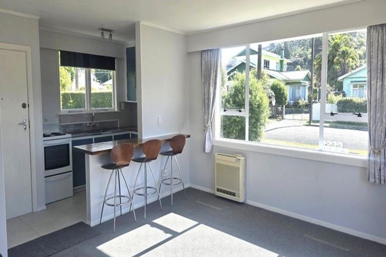 Photo of property in 46 York Street, Picton, 7220