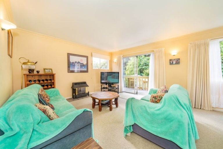 Photo of property in 61 Blue Mountains Road, Pinehaven, Upper Hutt, 5019