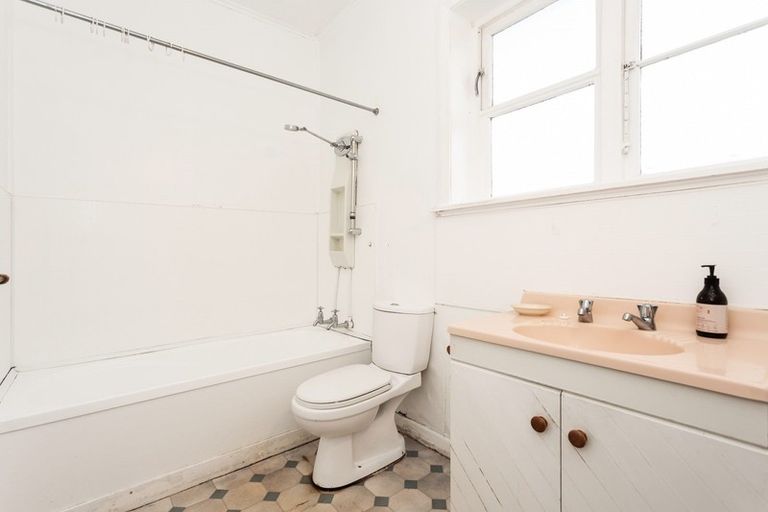 Photo of property in 21 Ainslee Place, North East Valley, Dunedin, 9010