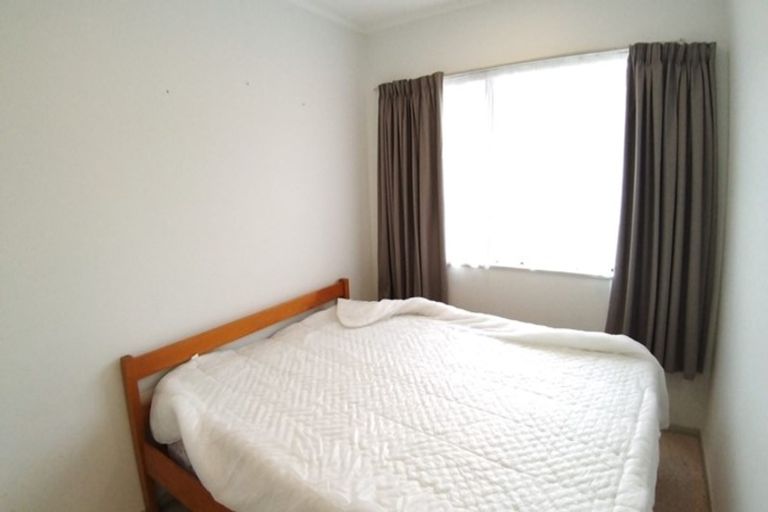 Photo of property in 2/36 Aviemore Drive, Highland Park, Auckland, 2010