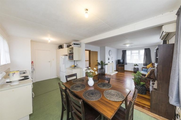 Photo of property in 9 Holland Crescent, Bulls, 4818