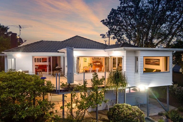 Photo of property in 33 Bleakhouse Road, Howick, Auckland, 2014