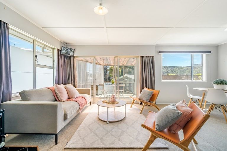 Photo of property in 37 Hillside Drive, Maoribank, Upper Hutt, 5018