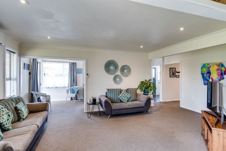 Photo of property in 27 Meeanee Road, Taradale, Napier, 4112