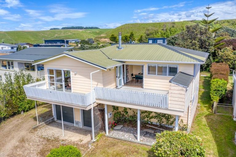 Photo of property in 16 Tamarisk Drive, Riversdale Beach, Masterton, 5872