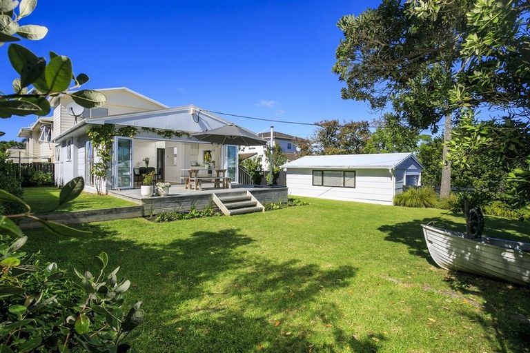 Photo of property in 2/949 Beach Road, Torbay, Auckland, 0630