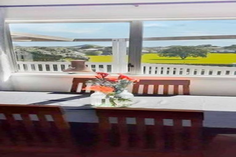 Photo of property in 14 Balwyn Place, Clendon Park, Auckland, 2103