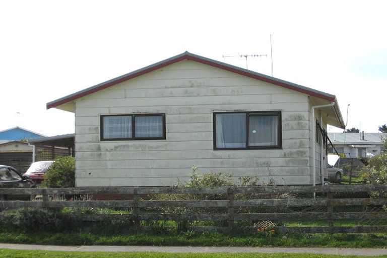 Photo of property in 110 Hinau Street, Castlecliff, Whanganui, 4501