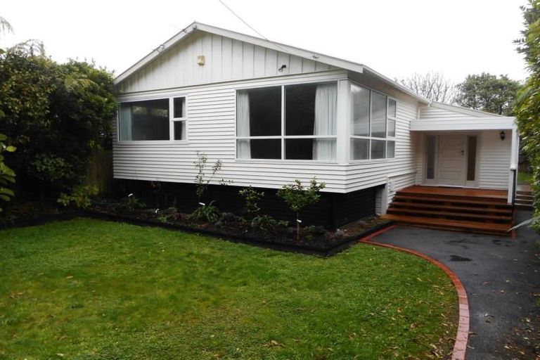 Photo of property in 9 Newcombe Crescent, Karori, Wellington, 6012