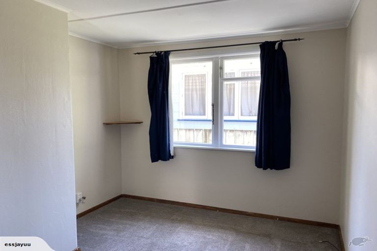 Photo of property in 1 Holdsworth Avenue, Trentham, Upper Hutt, 5018