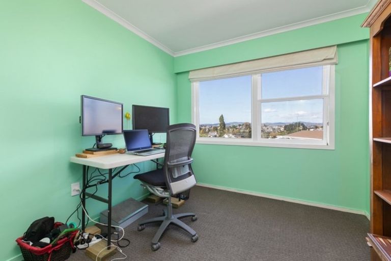 Photo of property in 27 Warwick Place, Brookfield, Tauranga, 3110