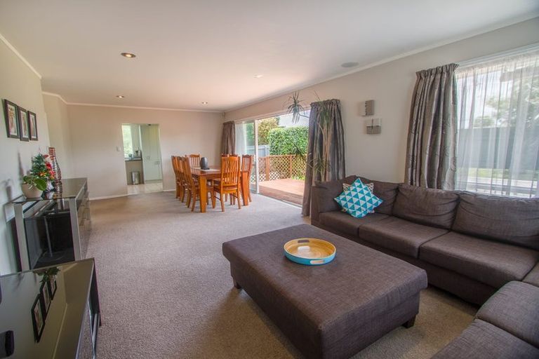 Photo of property in 1/296 Wairau Road, Glenfield, Auckland, 0629