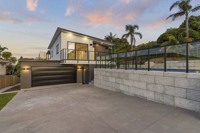Photo of property in 1 Rangitoto View Road, Cockle Bay, Auckland, 2014