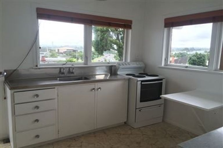 Photo of property in 1/28 Esmonde Road, Takapuna, Auckland, 0622