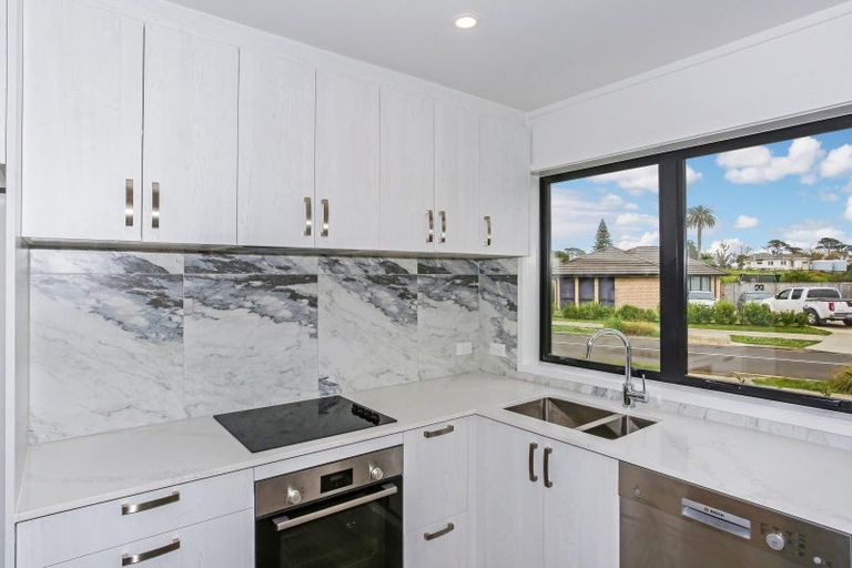 Photo of property in 16 Tahuna Minhinnick Drive, Glenbrook, 2681