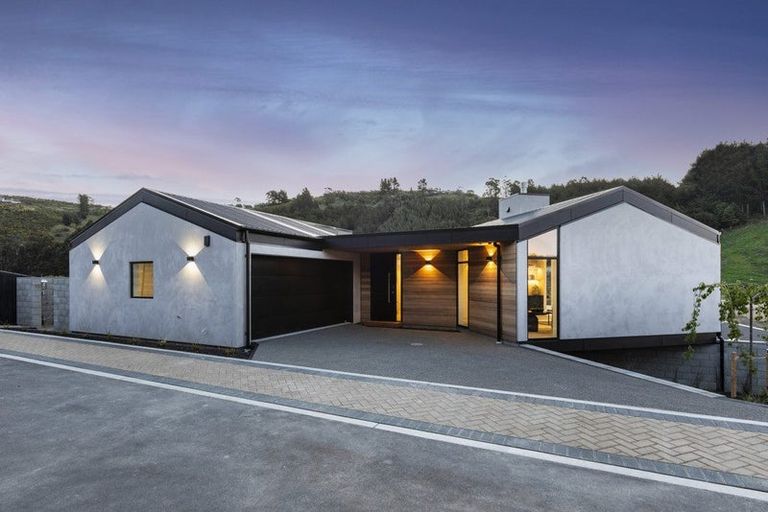 Photo of property in 8 Flowers Lane, Cracroft, Christchurch, 8022